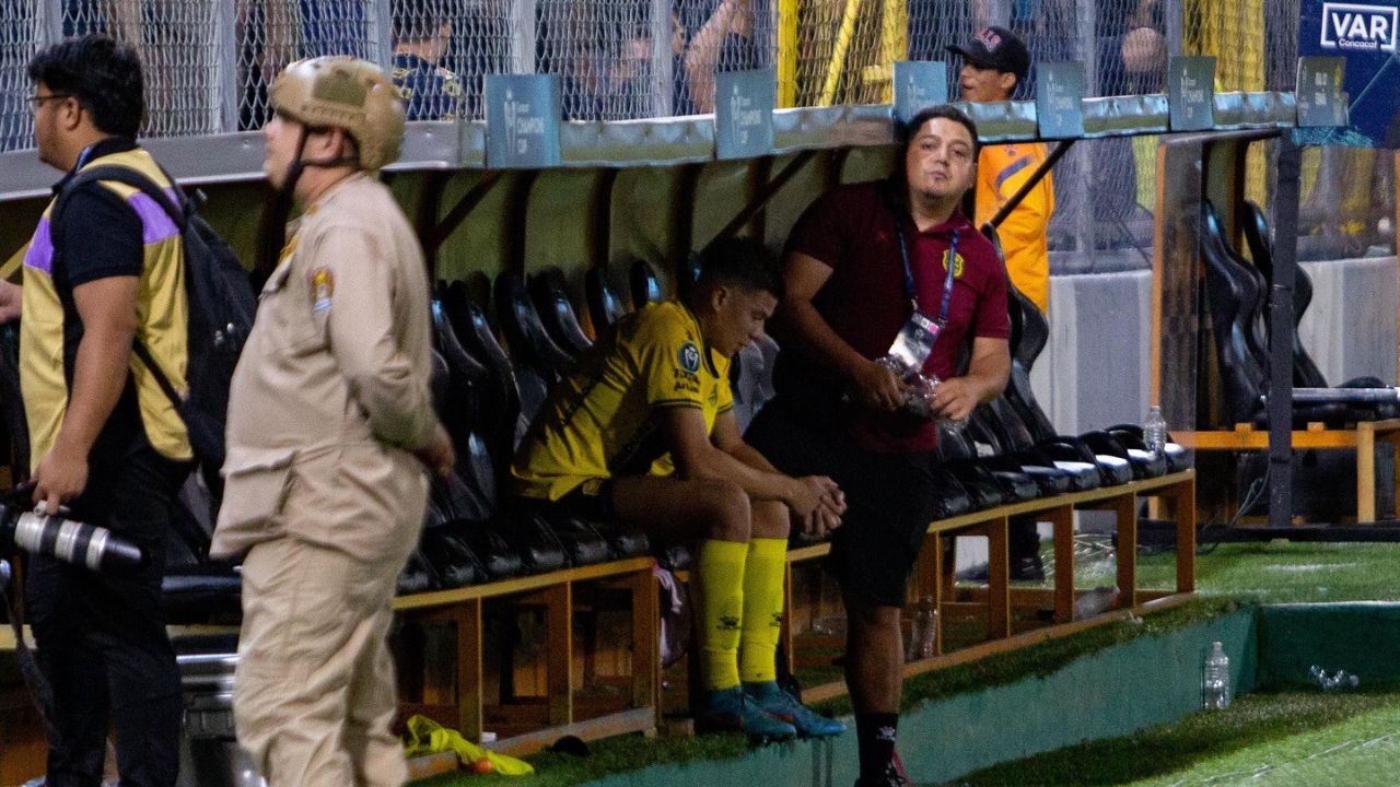 Lo que hizo Juan Capeluto en pleno partido tras el penal cometido ante Los Ángeles FC