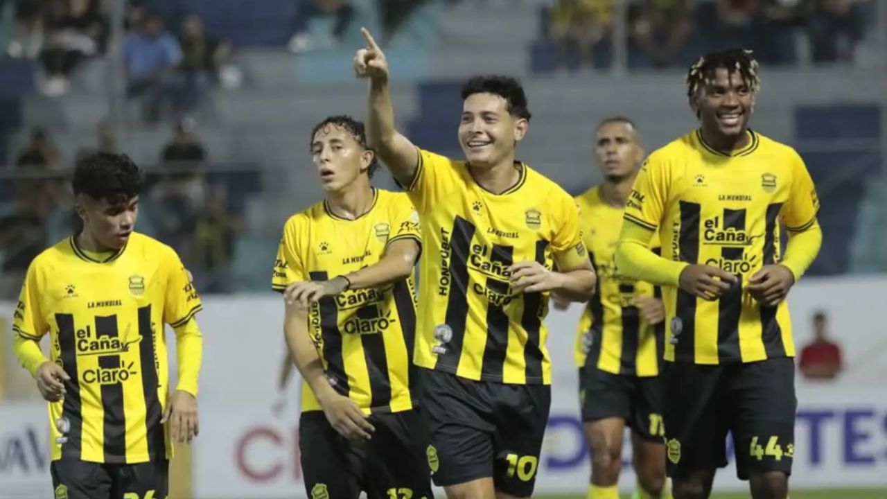 Real España suda la gota gorda para vencer a Lobos UPNFM