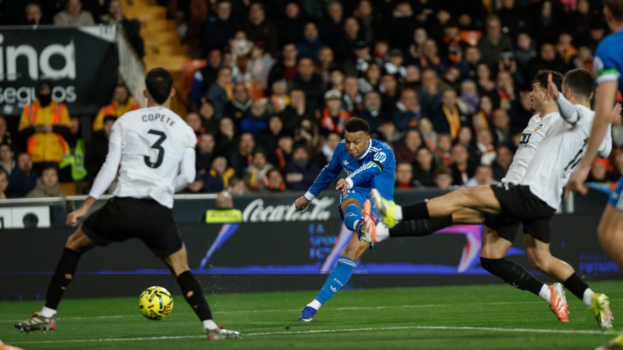 Real Madrid venció al Valencia en Mestalla y sigue peleando por LaLiga