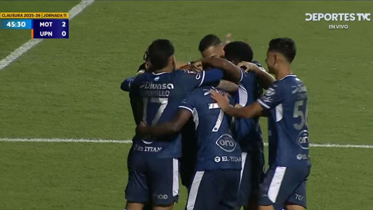 Zapatilla Mejía fue captado manoseando a su compañero en celebración de gol