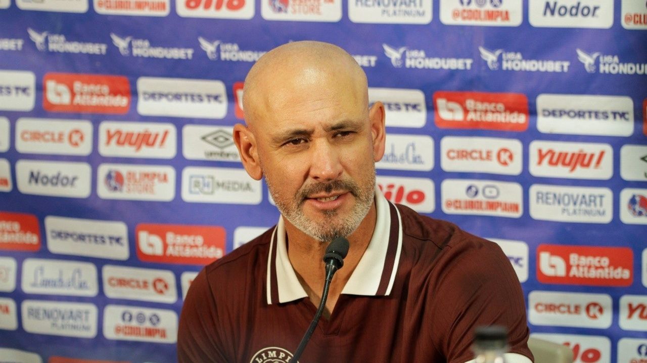 Eduardo Espinel reaparece y defiende a los jugadores de la mala planificación