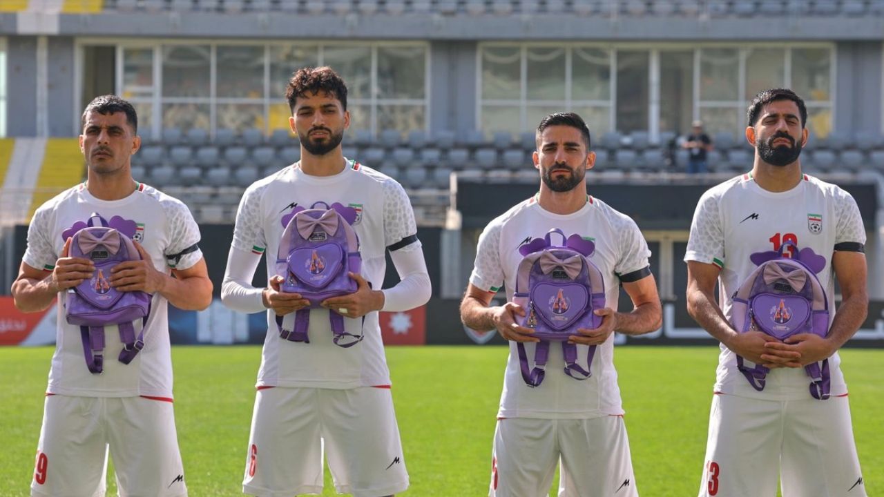 Selección de Irán rinde homenaje a victimas de ataque a escuela de Minab