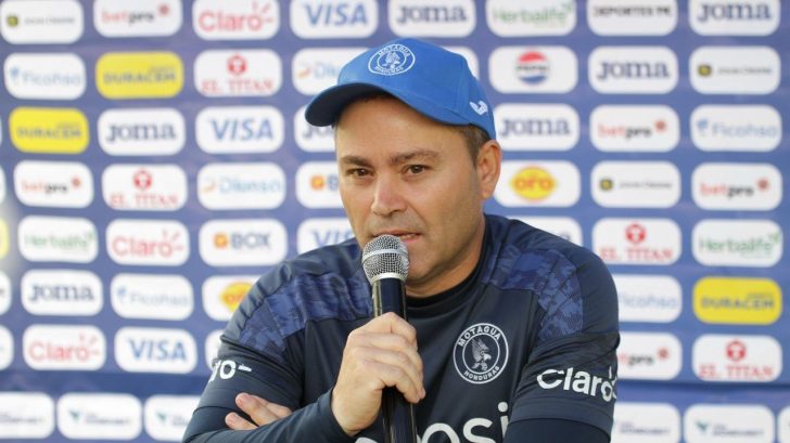 La reacción de Javier López tras confirmarse su renovación con Motagua