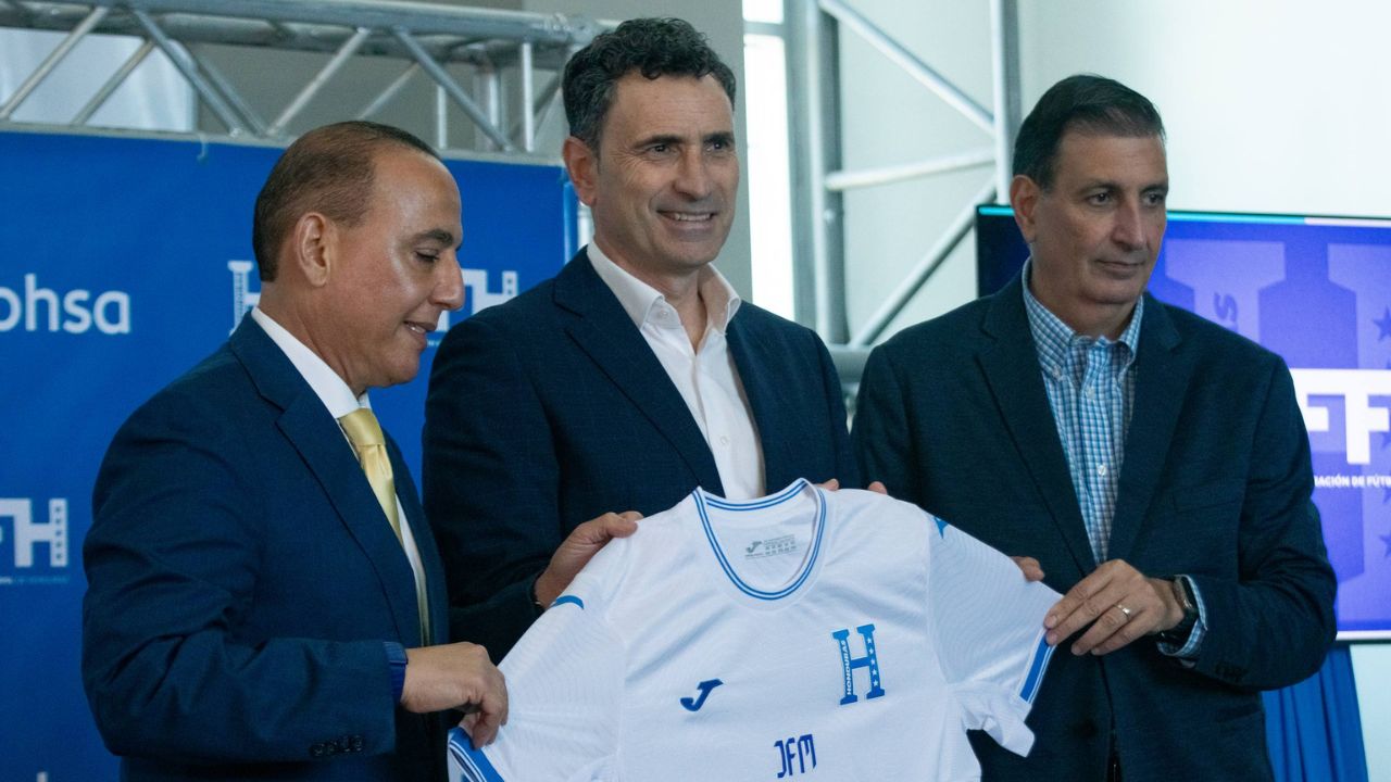 José Molina dedica mensaje a afición en su presentación como nuevo técnico de Honduras