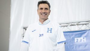 Imagen de José Francisco Molina ya tiene un listado preliminar para enfrentar a Perú