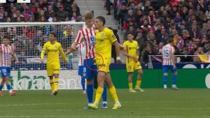 Imagen de Futbolista es expulsado tras tocarle la parte intima a un rival en Liga España