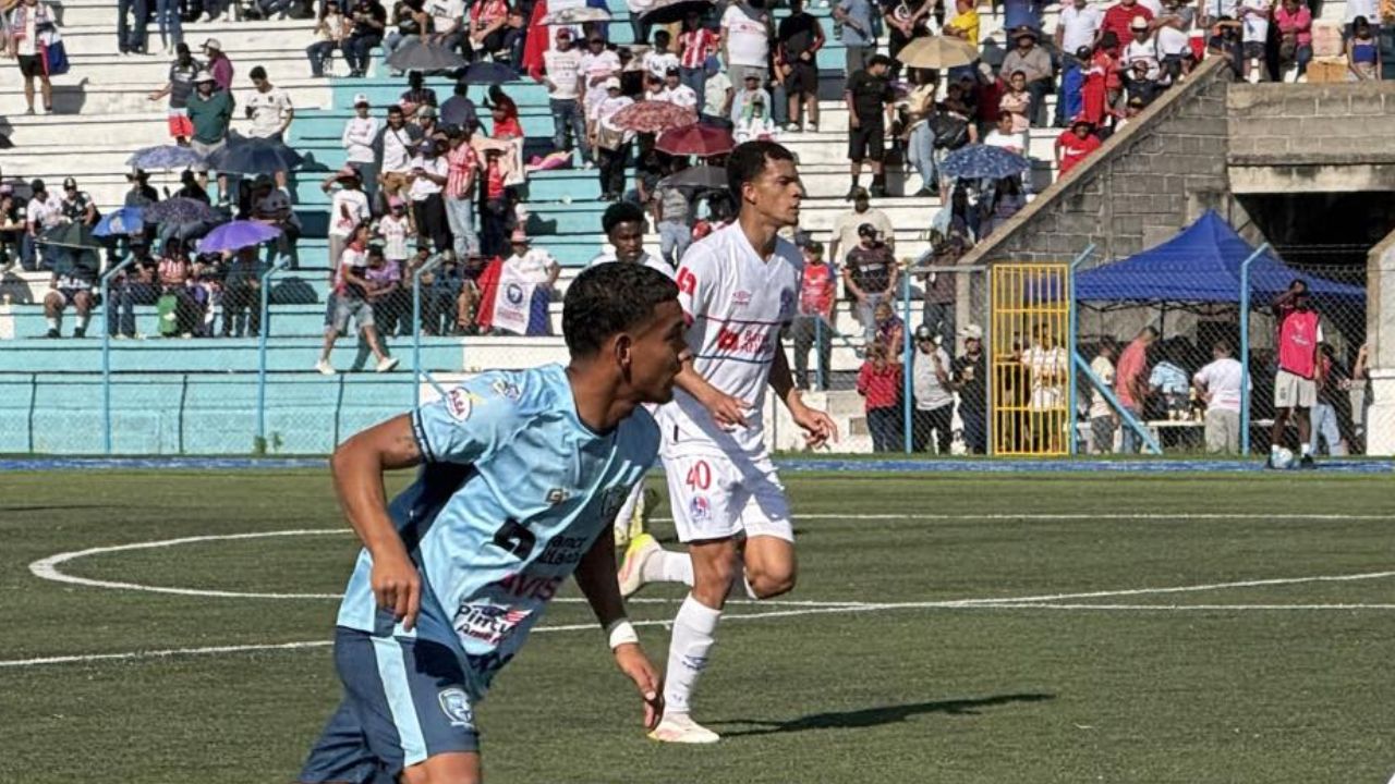 Liga Nacional se pronuncia por estado de la cancha del Estadio Roberto Suazo Córdova