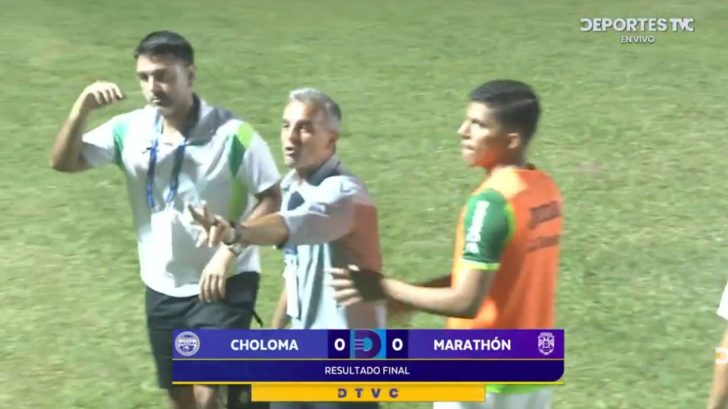 Pablo Lavallén se pelea con aficionados tras empate de Marathón vs Choloma