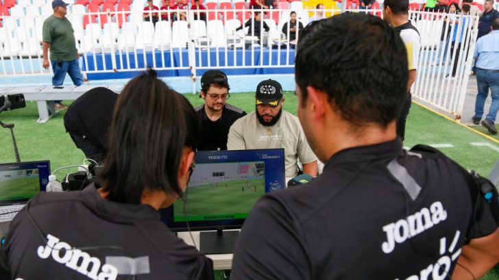 El país europeo donde alertarán a los árbitros hondureños con el FVS