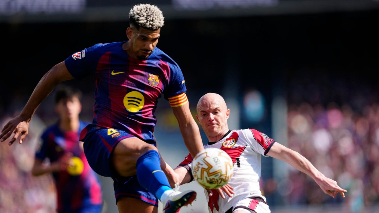 Barcelona derrota con sufrimiento al Rayo Vallecano y sigue en la cima de LaLiga
