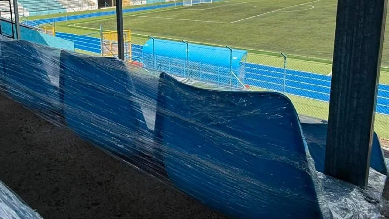 Comienza la instalación de sillas en uno de los estadios de la Liga Nacional de Honduras