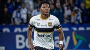 Directivo del Internacional de Bogotá adelanta el futuro de Dereck Moncada