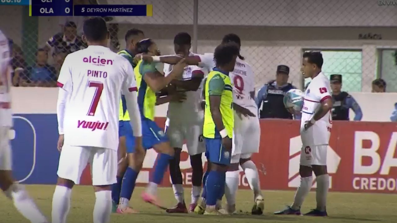 Benguché pierde la cabeza y es expulsado por agresión a jugador del Olancho