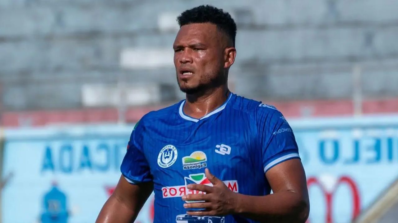 Rolando Blackburn tiene nuevo club tras su inesperada salida del Victoria en pleno torneo