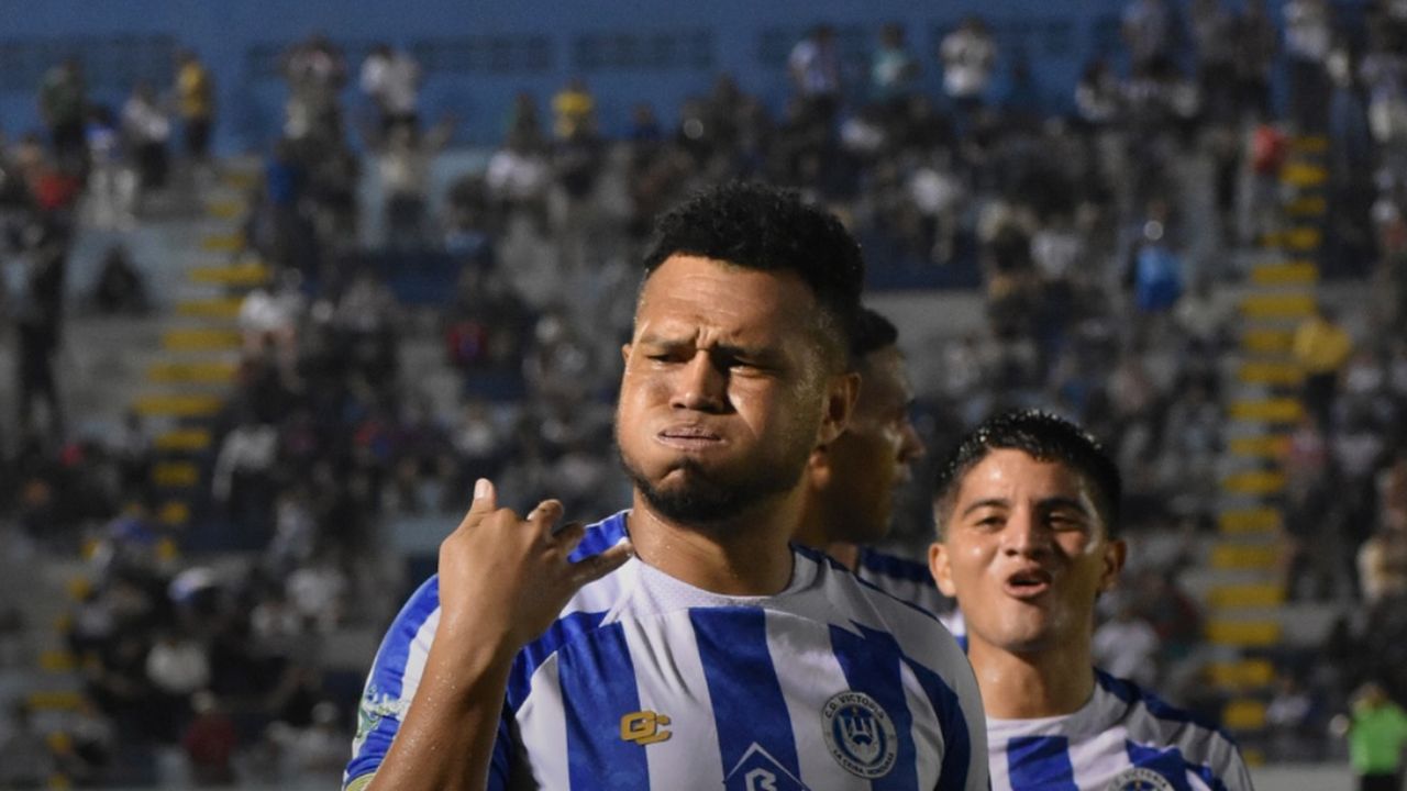 Rolando Blackburn pone fin a su segunda etapa con el Victoria y regresa a Panamá