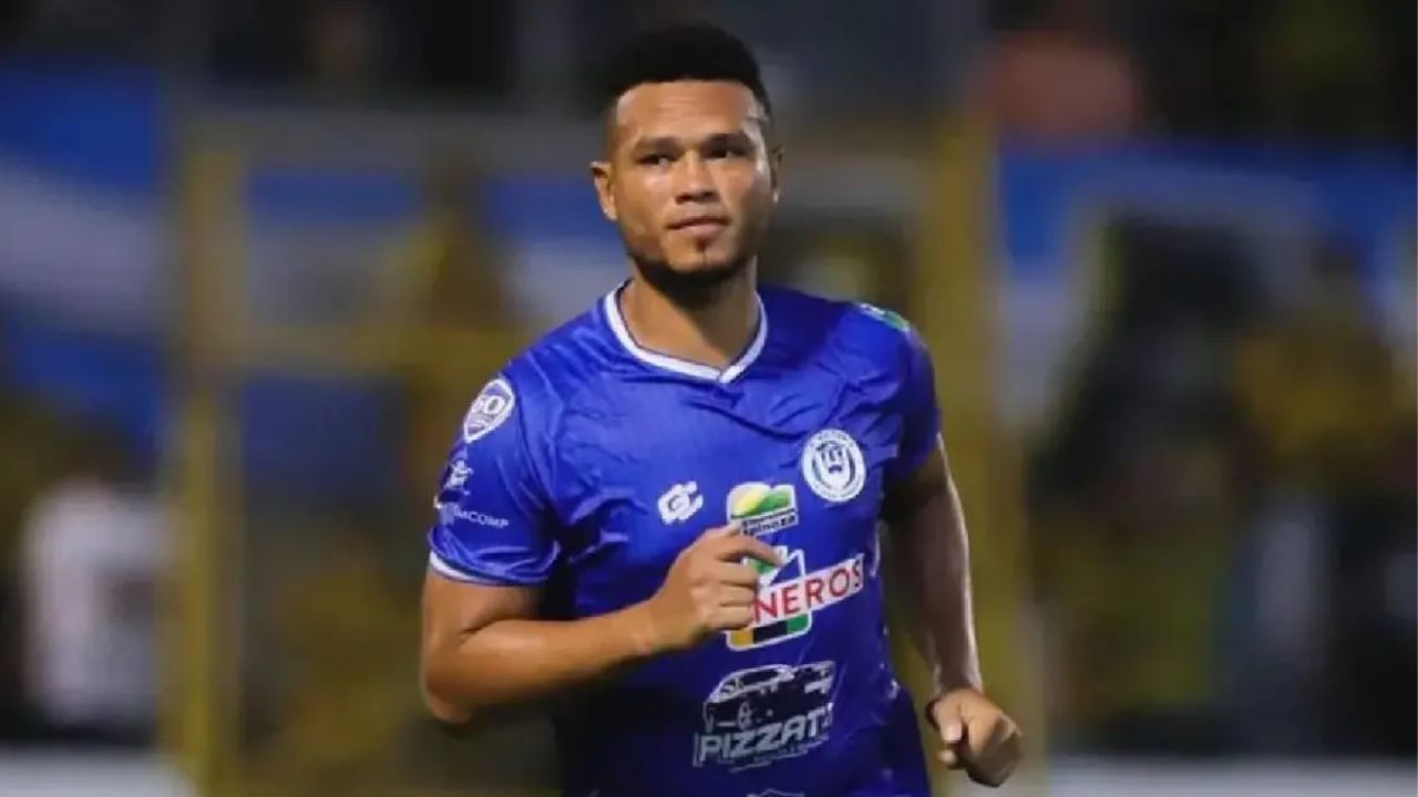 Rolando Blackburn toma decisión con Victoria en plena disputa del torneo Clausura
