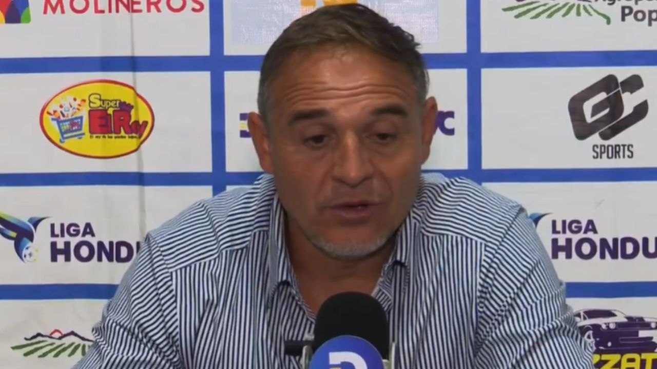 Tota Medina acepta problemas del Victoria y confirma que no se mueve del equipo