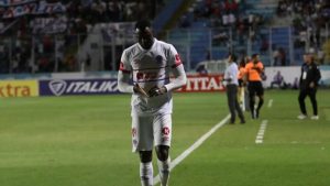 Imagen de Se conoce el castigo que recibiría Yustin Arboleda tras su expulsión en el clásico