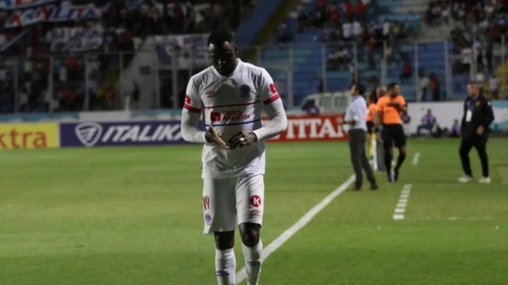 Se conoce el castigo que recibiría Yustin Arboleda tras su expulsión en el clásico