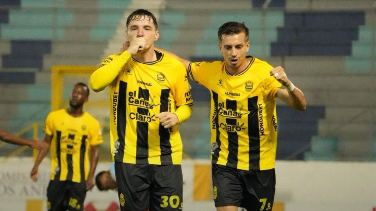 Real España se impone ante Génesis en noche inspirada de Sayago