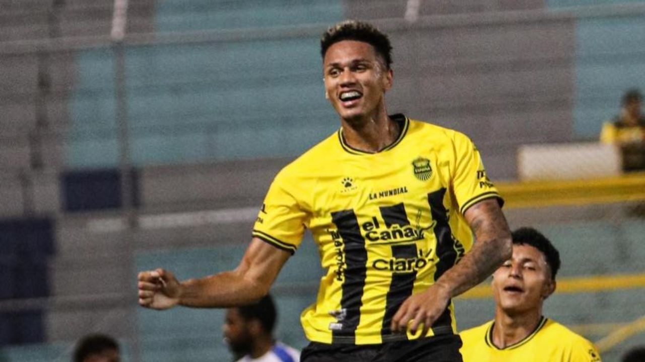 Real España no tiene piedad y propina goleada a Victoria en cierre de primera vuelta