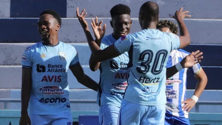 Génesis le propina tremenda goleada a un irreconocible Victoria