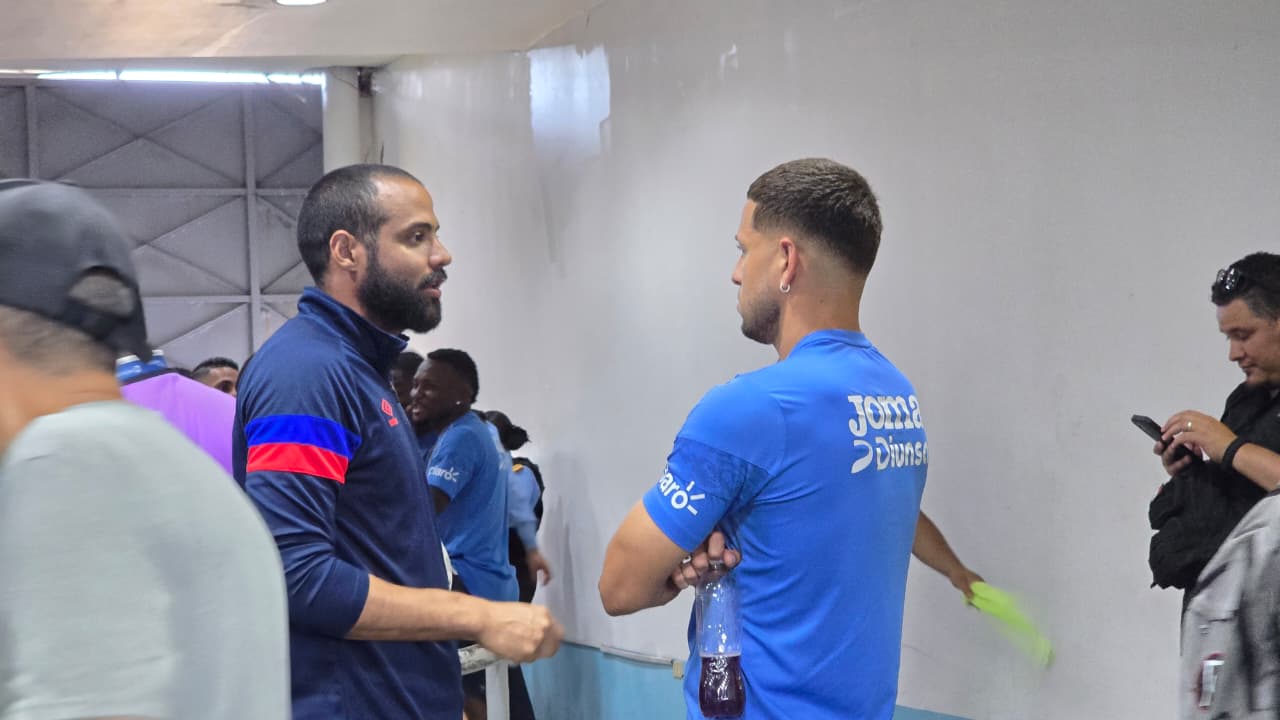 Esto hicieron los jugadores del Motagua y Olimpia tras conocer los disturbios