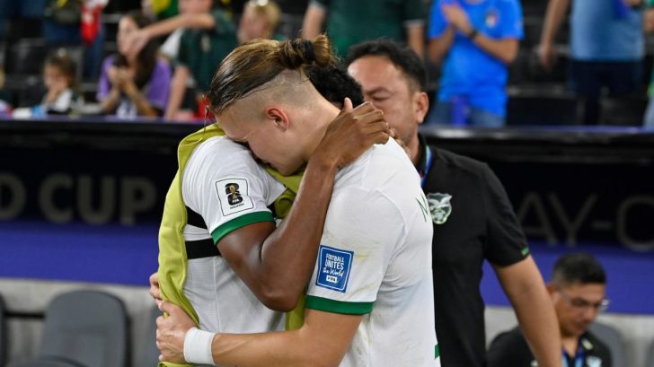 Periodista boliviano rompe en llanto tras derrota de su selección ante Irak