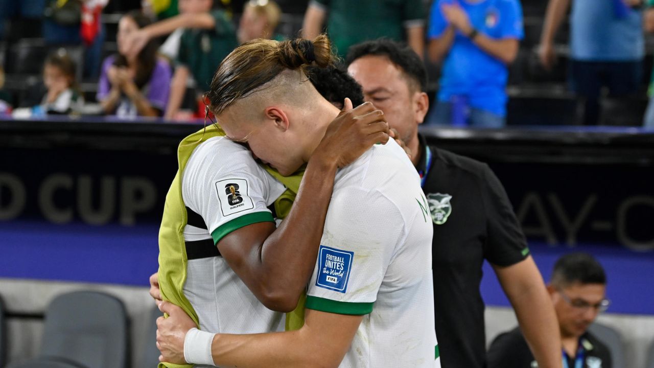 Periodista boliviano rompe en llanto tras derrota de su selección ante Irak