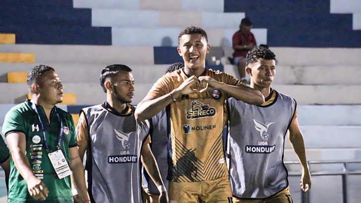 Choloma destroza con cinco goles al Victoria y encamina la salvación