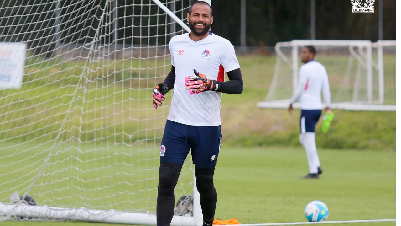Edrick Menjívar toma determinación con Olimpia tras regresar de la selección