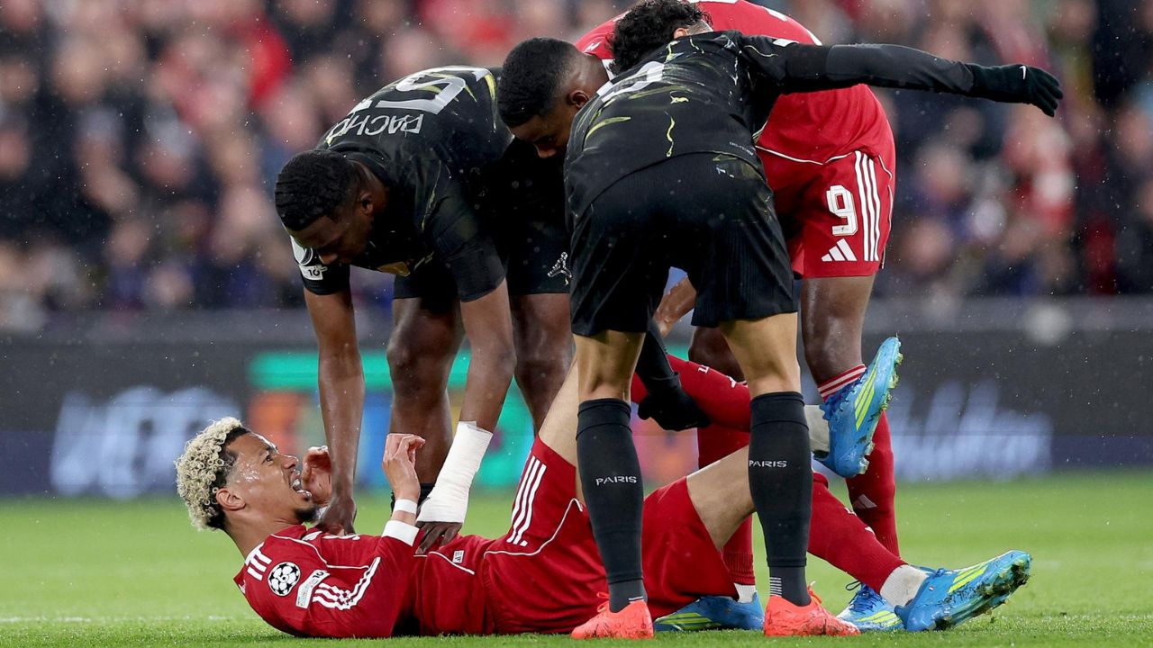 Hugo Ekitike se lesiona con el Liverpool y pone en duda su participación en el Mundial