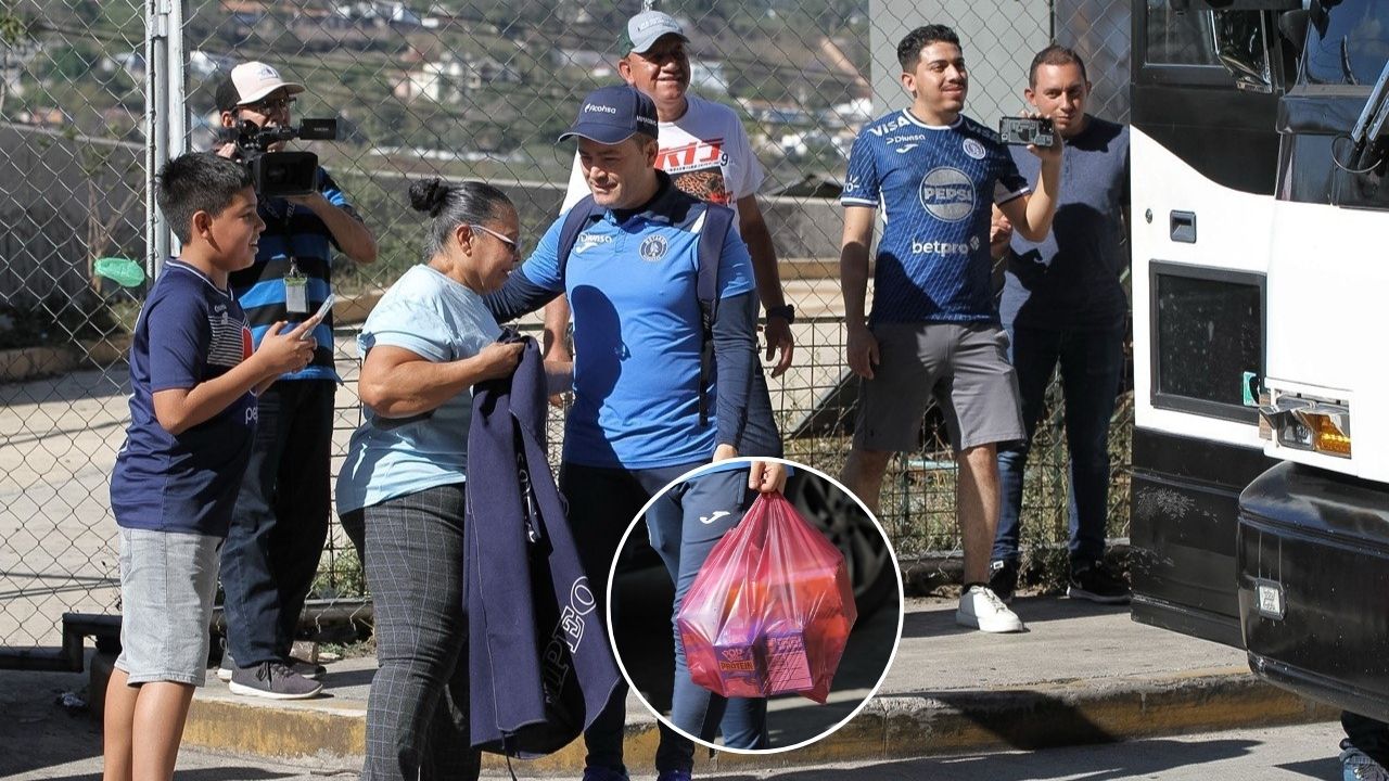 Javier López llegó con bolsa misteriosa para su duelo ante Génesis