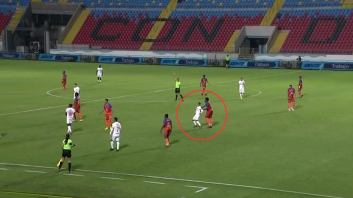 José García es expulsado tras manosear a Chirinos en jugada revisada por FVS