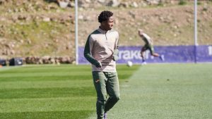 Mike Arana establece nuevo récord con su debut en la Selección de Honduras