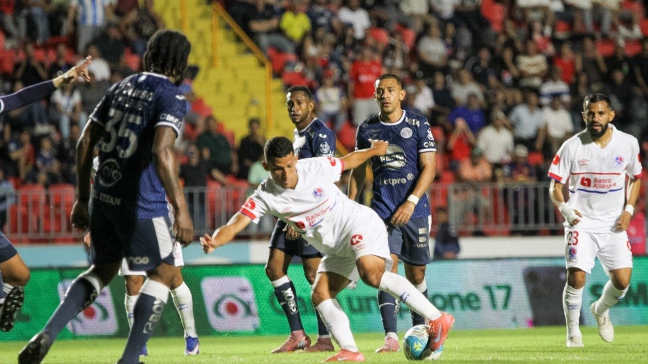 Partido Motagua vs Olimpia, ya se juega el clásico capitalino en Tegucigalpa