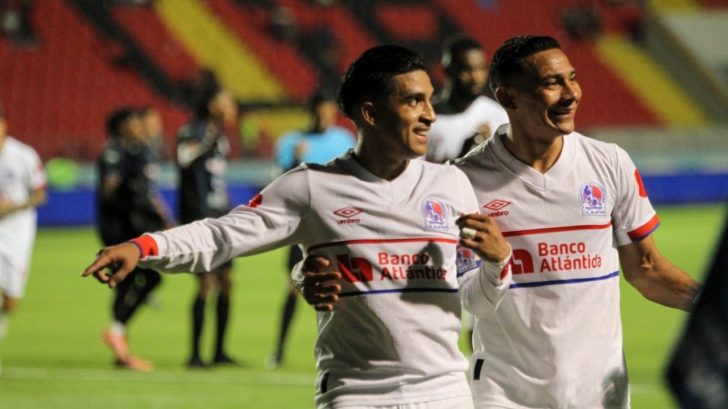 Michaell Chirinos lidera triunfo del Olimpia sobre Victoria con doblete