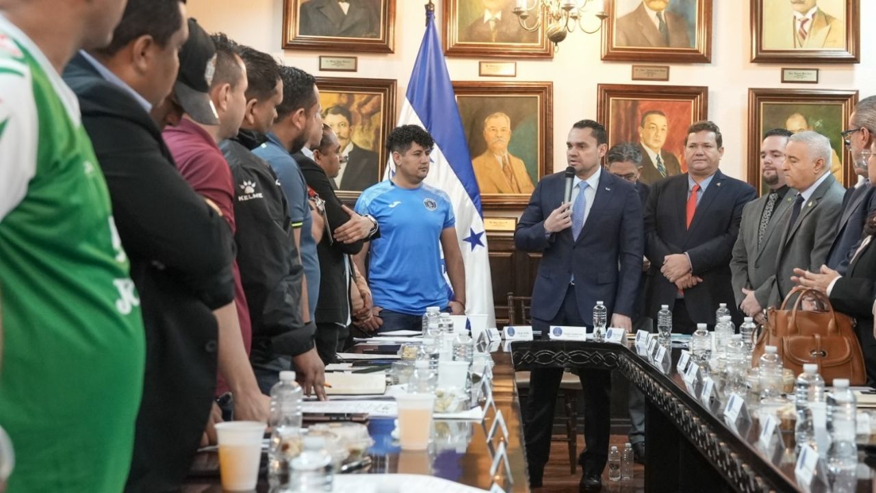 Las barras de Olimpia, Motagua, Real España y Marathón firman la paz tras incidentes