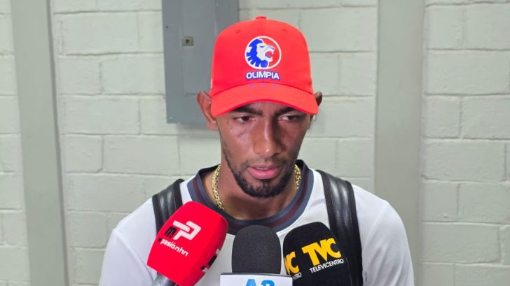 Jerry Bengtson aclara por qué no viajó a Estados Unidos