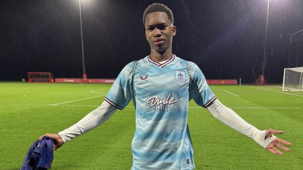 El hijo menor de Maynor Figueroa sacude Inglaterra con un debut histórico