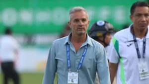 Pablo Lavallén recibe duro castigo y no estará contra Olimpia