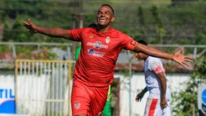 Un histórico de Honduras dio un golpe de autoridad de la mano de su Bombardero