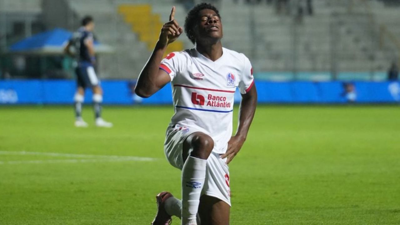 Olimpia y la recompensa que podría recibir por el traspaso de Dereck Moncada al Lugano