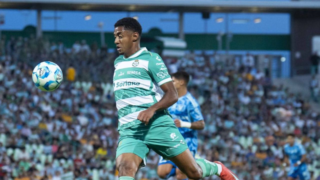 La decisión de Santos Laguna que pone al Choco Lozano más fuera que dentro del equipo