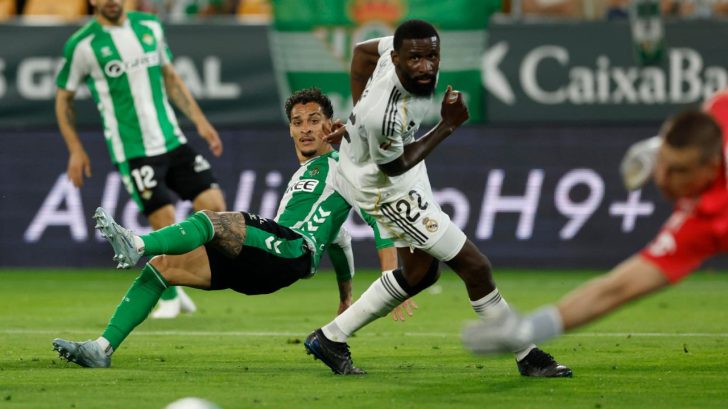 Real Madrid empató vs Real Betis y deja en bandeja LaLiga al Barcelona