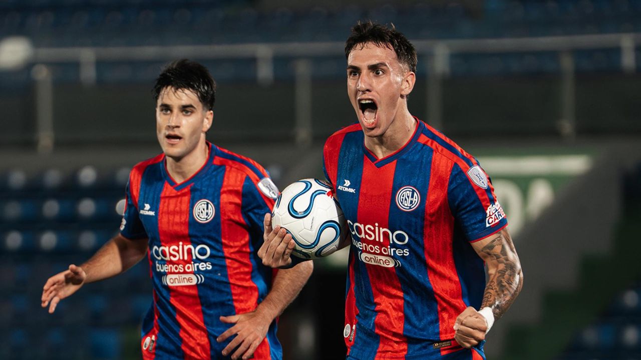 Rodrigo Auzmendi anota gol en su debut en la Copa Sudamericana