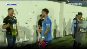 Afición del Olancho FC le tiró dinero a Rodrigo de Olivera en Juticalpa