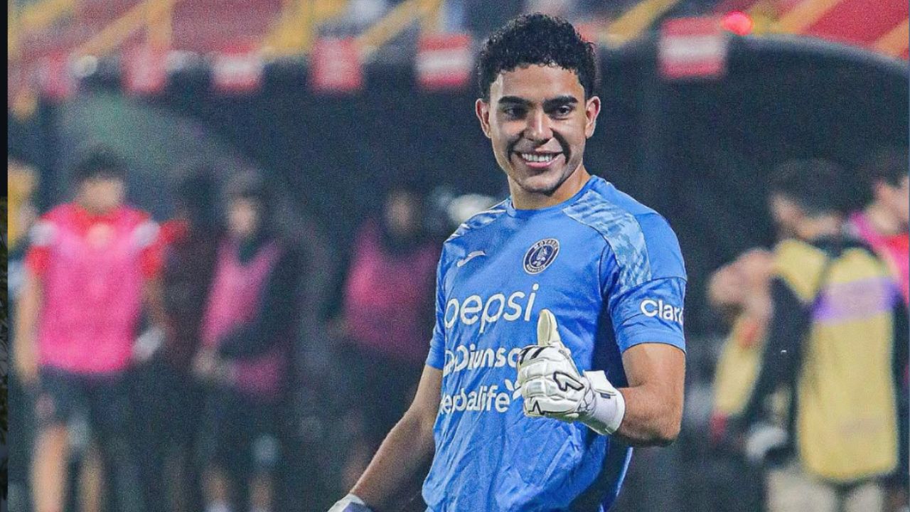 Futbolista de la Liga Nacional se gradua con honores en universidad de Estados Unidos