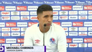 Michaell Chirinos aconseja a Nixon Cruz tras expulsión en la triangular