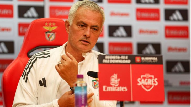 Real Madrid recibe mensaje de Mourinho en pleno clásico vs Barcelona